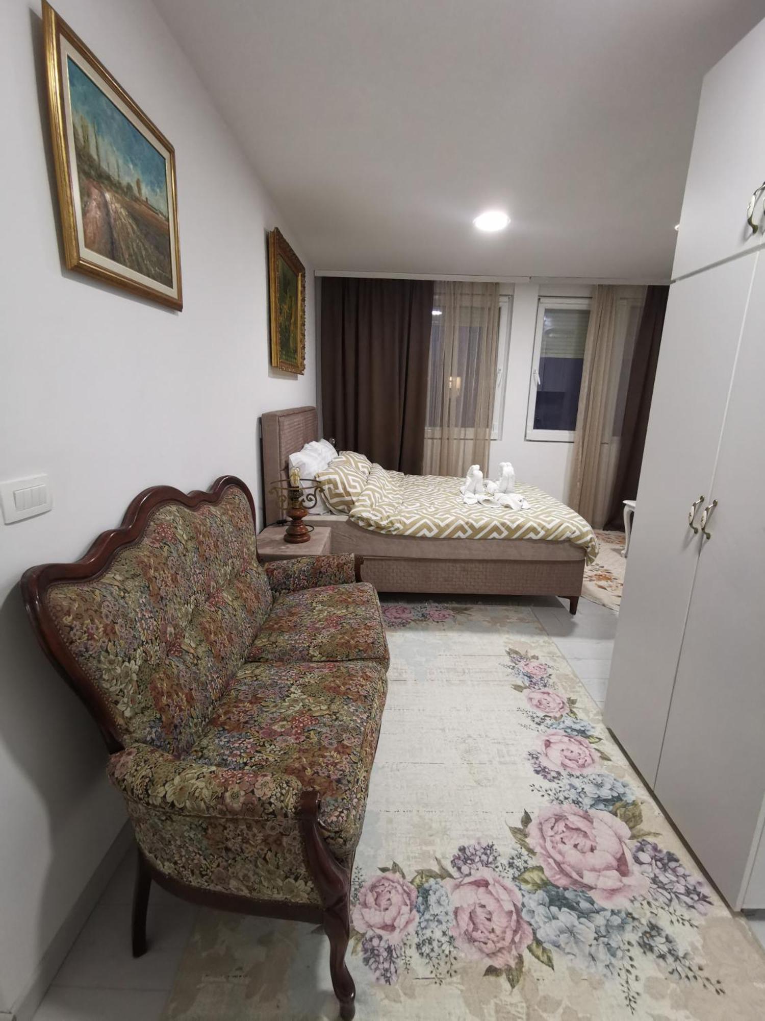 In Apartments Airport 미트로비처 외부 사진
